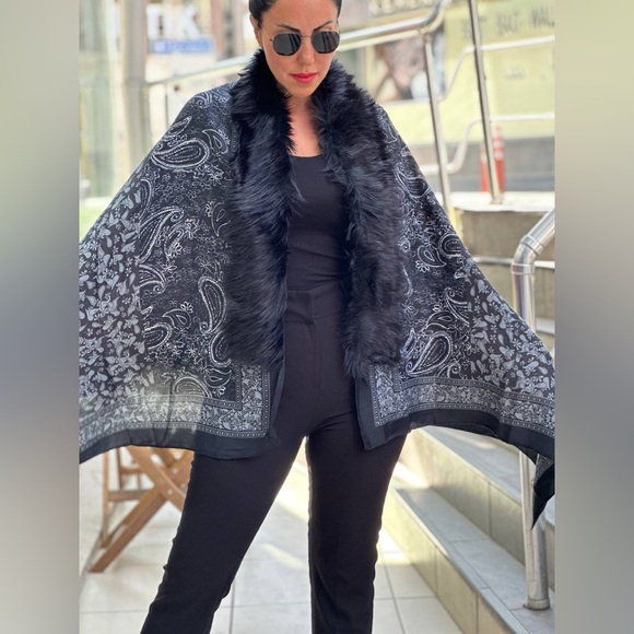 Scarfs - Picture 1 of 3